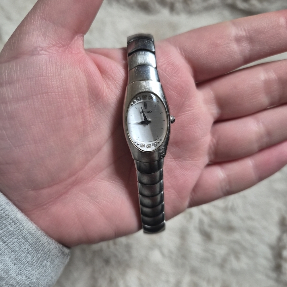 Vintage Seiko Watch Silver Tone Rhinestone Japan Movement Womens Ladies Sleek